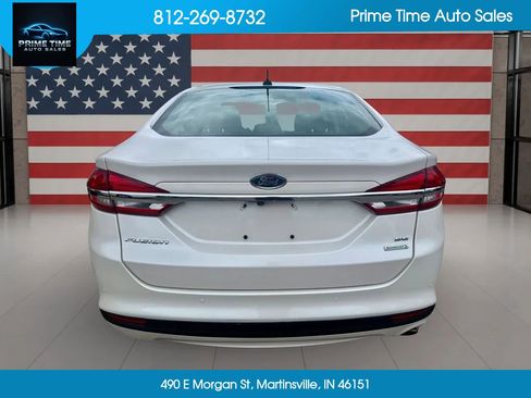 Used 2018 Ford Fusion SE w/ Fusion SE Technology Package FWD image 3