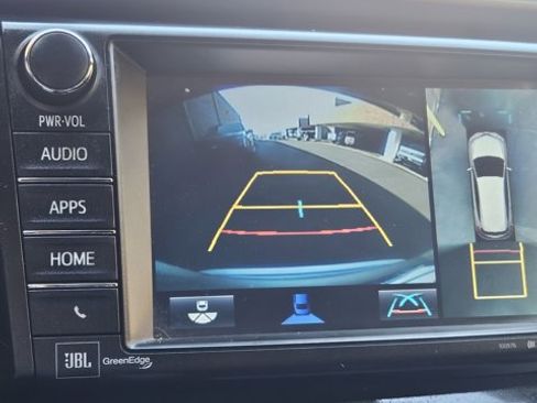 Used 2018 Toyota RAV4 SE image 20