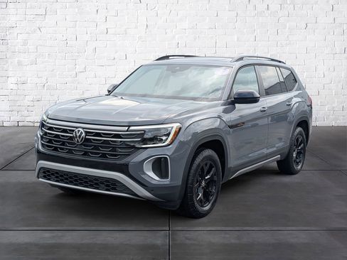 Certified 2025 Volkswagen Atlas Peak Edition SE AWD/4WD image 4