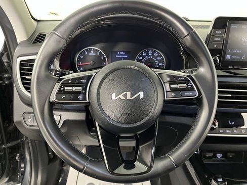Used 2023 Kia Seltos S FWD image 17
