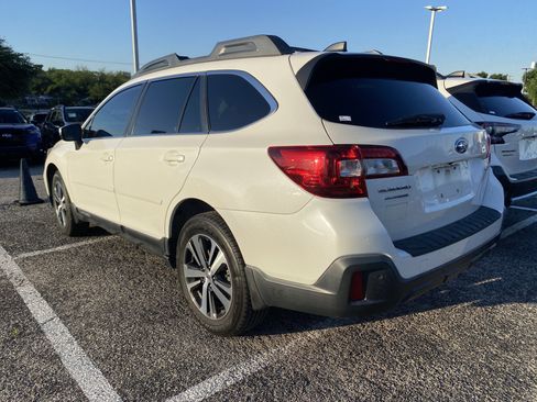 Used 2018 Subaru Outback 2.5i Limited AWD/4WD image 9