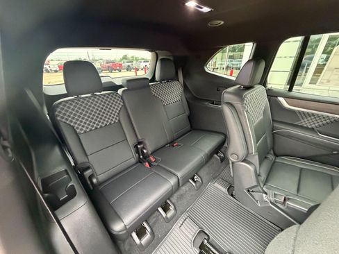 New 2026 GMC Acadia Denali w/ Super Cruise Package FWD image 32