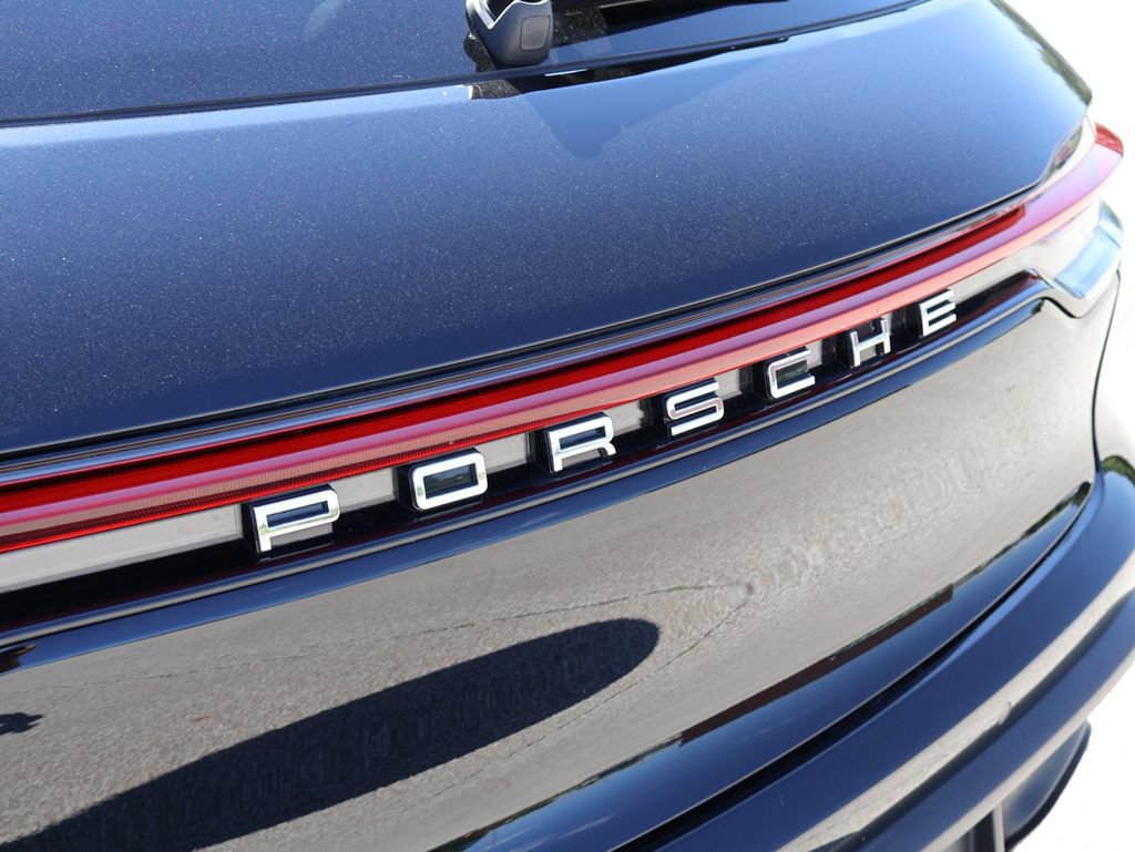 Certified 2026 Porsche Macan AWD/4WD image 6