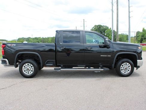 Used 2025 Chevrolet Silverado 2500 LT w/ Convenience Package AWD/4WD image 17