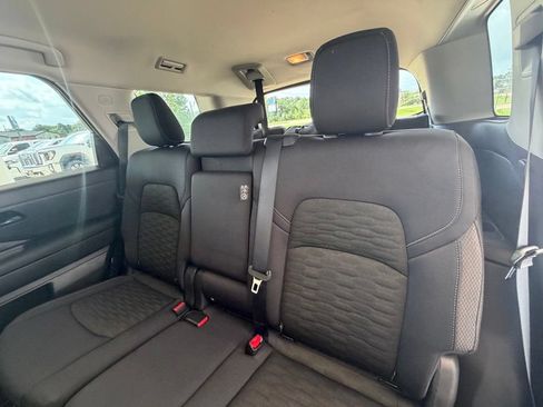 Used 2025 Nissan Pathfinder SV FWD image 17