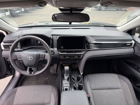 Used 2025 Toyota Camry LE image 31