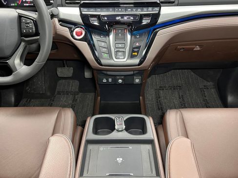 Used 2025 Honda Odyssey Touring image 14