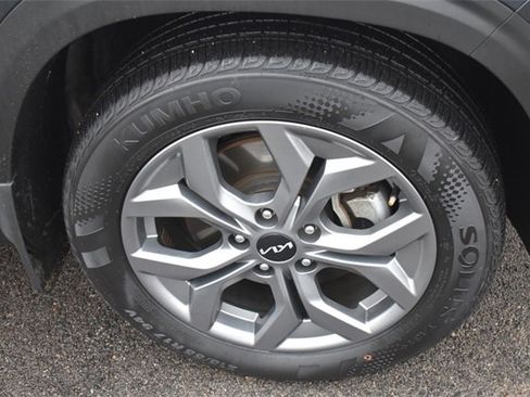 Certified 2024 Kia Seltos S image 11