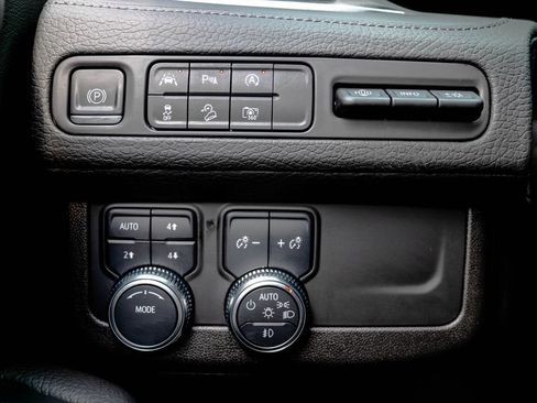 Used 2023 GMC Yukon Denali AWD/4WD image 26