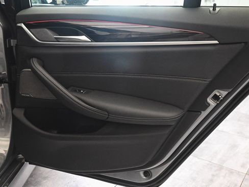 Used 2023 BMW 530e xDrive w/ Premium Package image 14