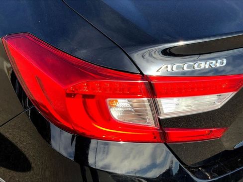 Used 2018 Honda Accord Touring image 28