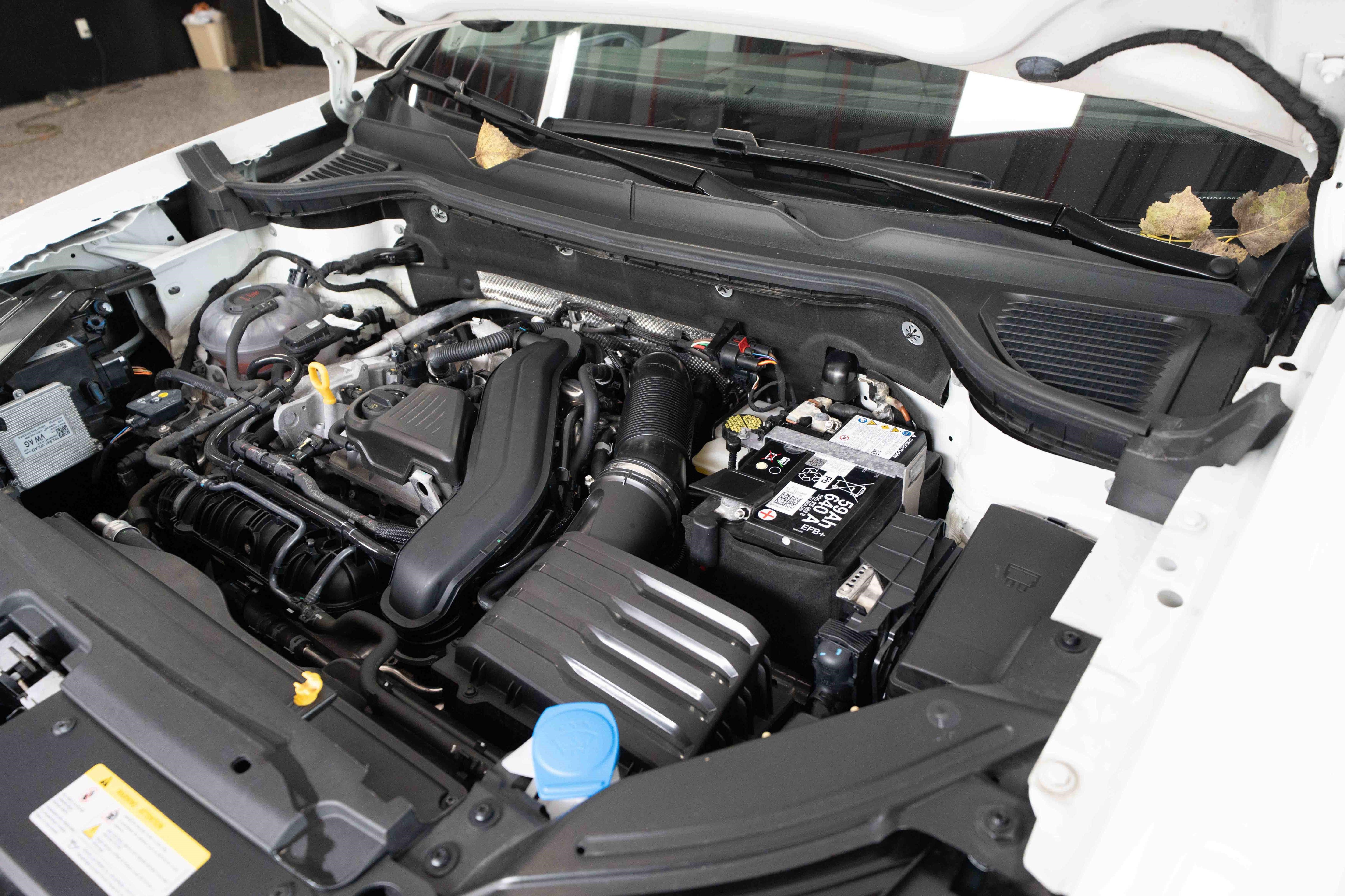 Used 2025 Volkswagen Taos SE FWD image 33