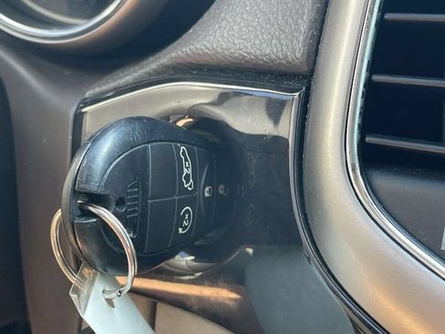 Used 2013 Jeep Grand Cherokee Laredo RWD image 26