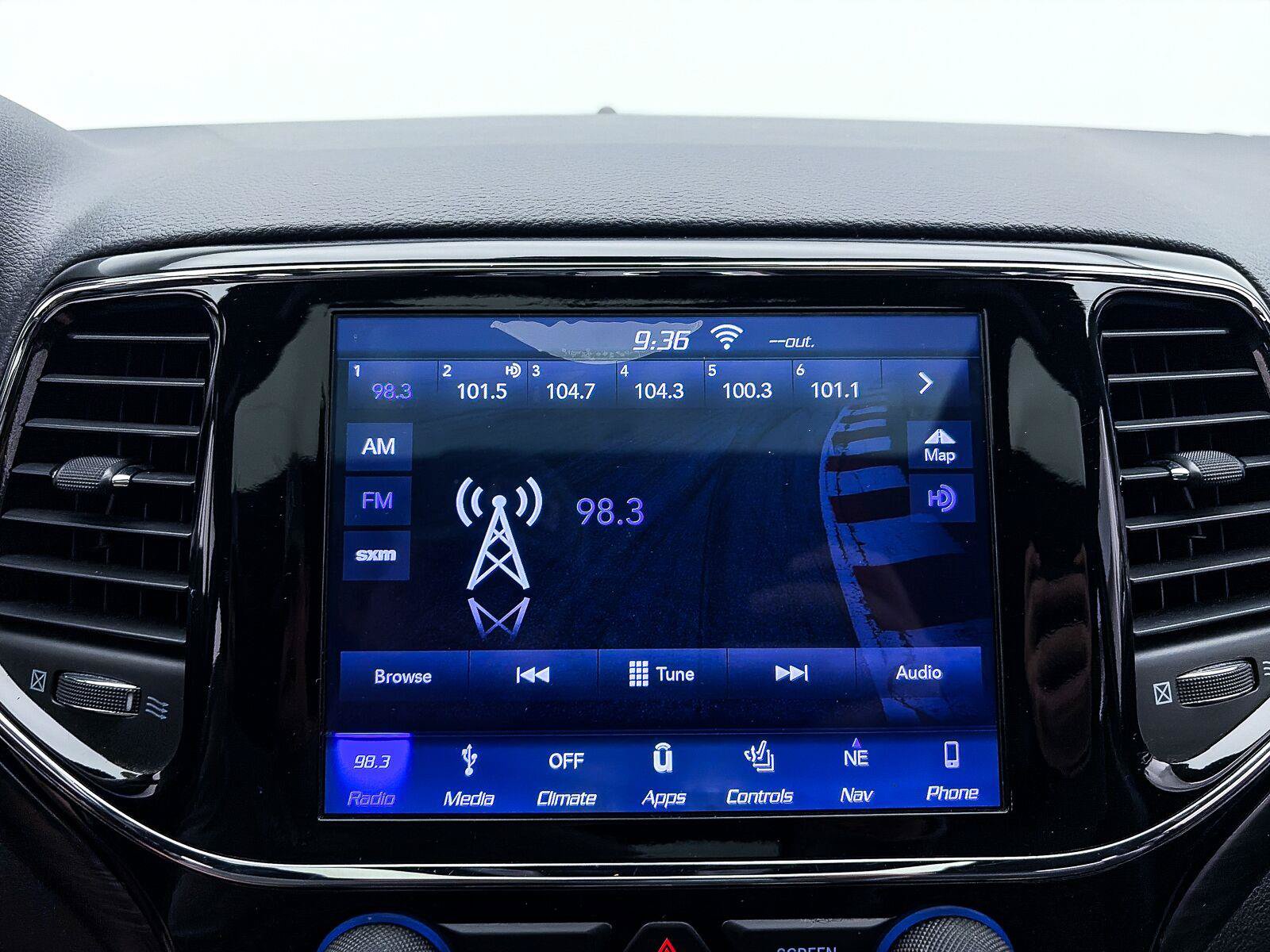 Used 2019 Jeep Grand Cherokee Altitude AWD/4WD image 18