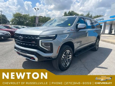 Used 2025 Chevrolet Suburban Z71 w/ Comfort Package AWD/4WD image 3