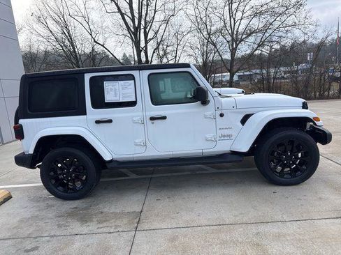 Used 2023 Jeep Wrangler Unlimited Sahara w/ Cold Weather Group AWD/4WD image 4