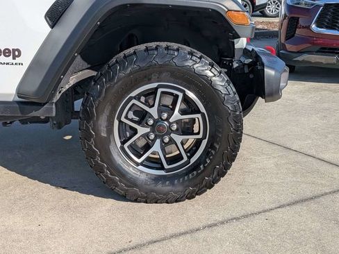 Certified 2024 Jeep Wrangler Unlimited Rubicon AWD/4WD image 11