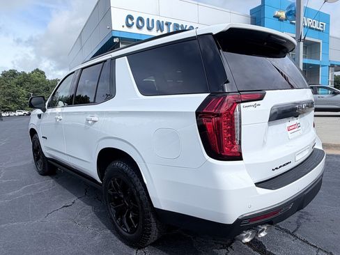 Used 2022 GMC Yukon AT4 w/ Technology Package AWD/4WD image 7