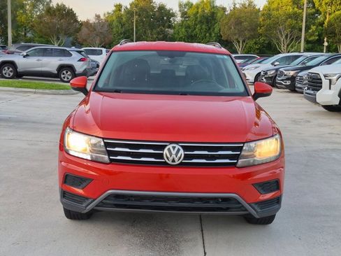 Used 2018 Volkswagen Tiguan SE FWD image 2