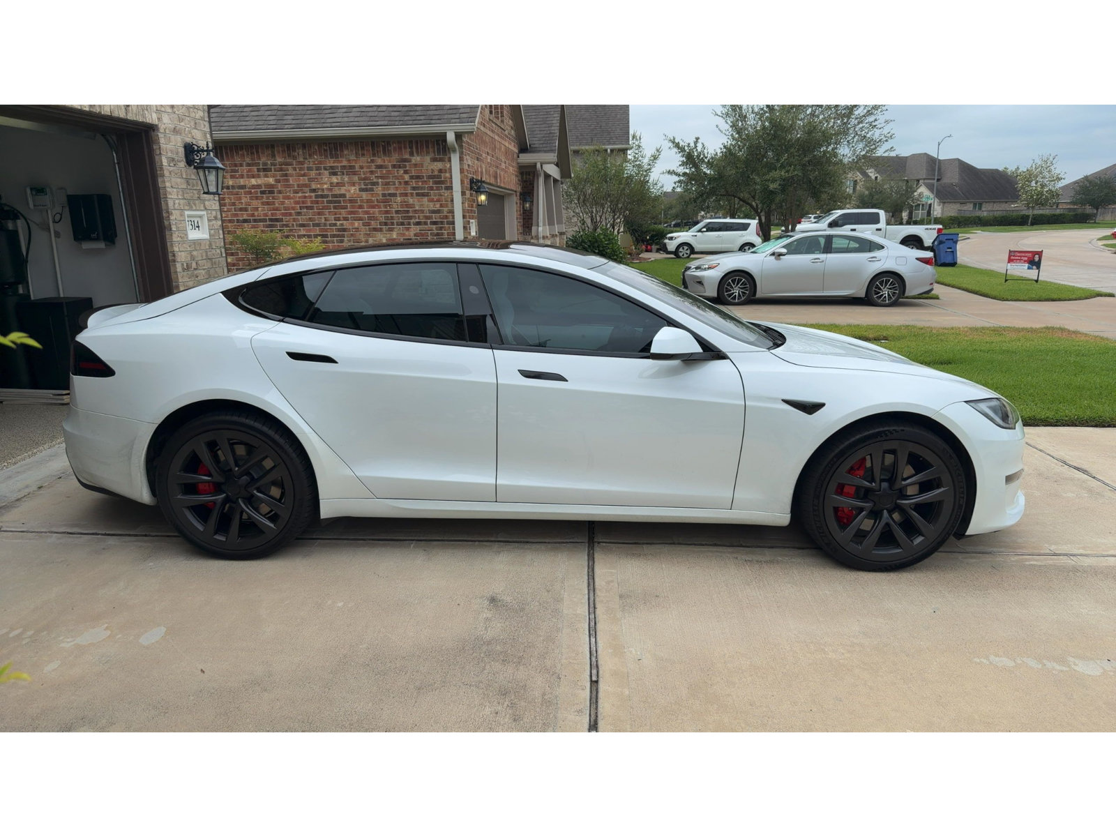 Used 2025 Tesla Model S Plaid AWD/4WD image 4