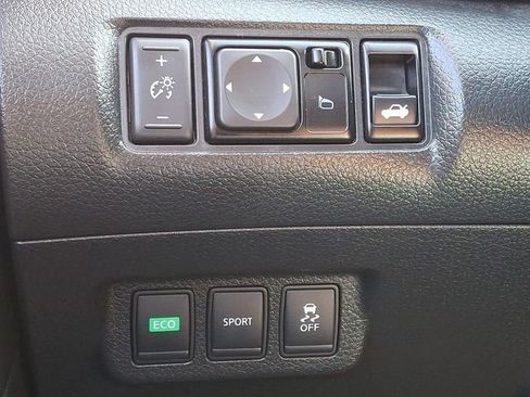 Used 2015 Nissan Sentra SR w/ SR Premium Package FWD image 26