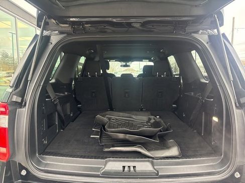 Used 2019 Ford Expedition XLT image 5