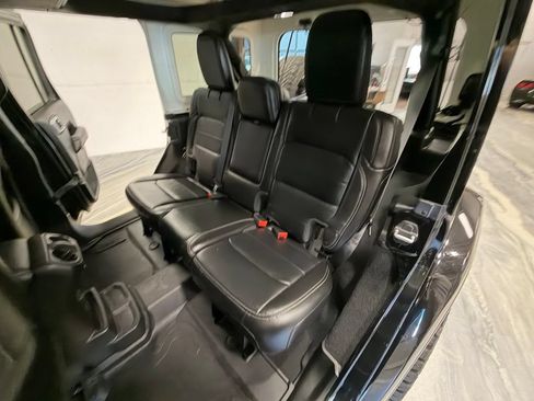 Used 2018 Jeep Wrangler Unlimited Sahara w/ Dual Top Group AWD/4WD image 6