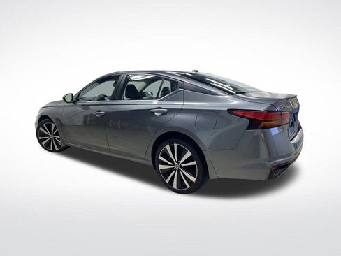 Used 2020 Nissan Altima 2.5 SR w/ Premium Package image 3