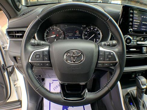 Used 2021 Toyota Highlander XSE AWD/4WD image 14