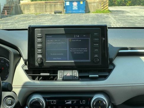 Used 2019 Toyota RAV4 XLE Premium w/ Cold Weather Package AWD/4WD image 18