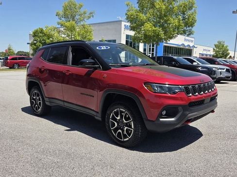 Used 2025 Jeep Compass Trailhawk AWD/4WD image 8