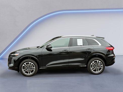Certified 2025 Audi Q5 Premium w/ Convenience Package AWD/4WD image 4