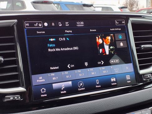 Used 2022 Chrysler Pacifica Touring-L image 8