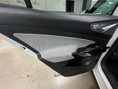 Used 2023 Volkswagen ID.4 Pro RWD image 13