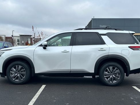 New 2025 Nissan Pathfinder SV w/ SV Premium Package image 7