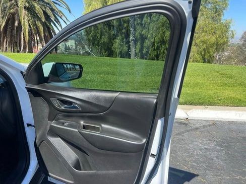 Used 2020 Chevrolet Equinox LT FWD image 17