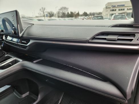 Used 2023 Toyota Sienna XSE image 18