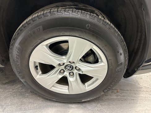 Used 2021 Toyota RAV4 XLE image 31