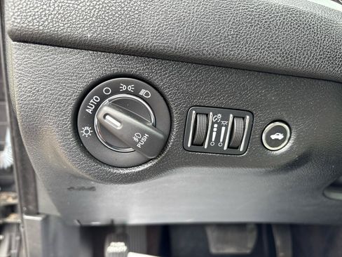 Used 2017 Chrysler 300 C w/ Safetytec Plus Group AWD/4WD image 20