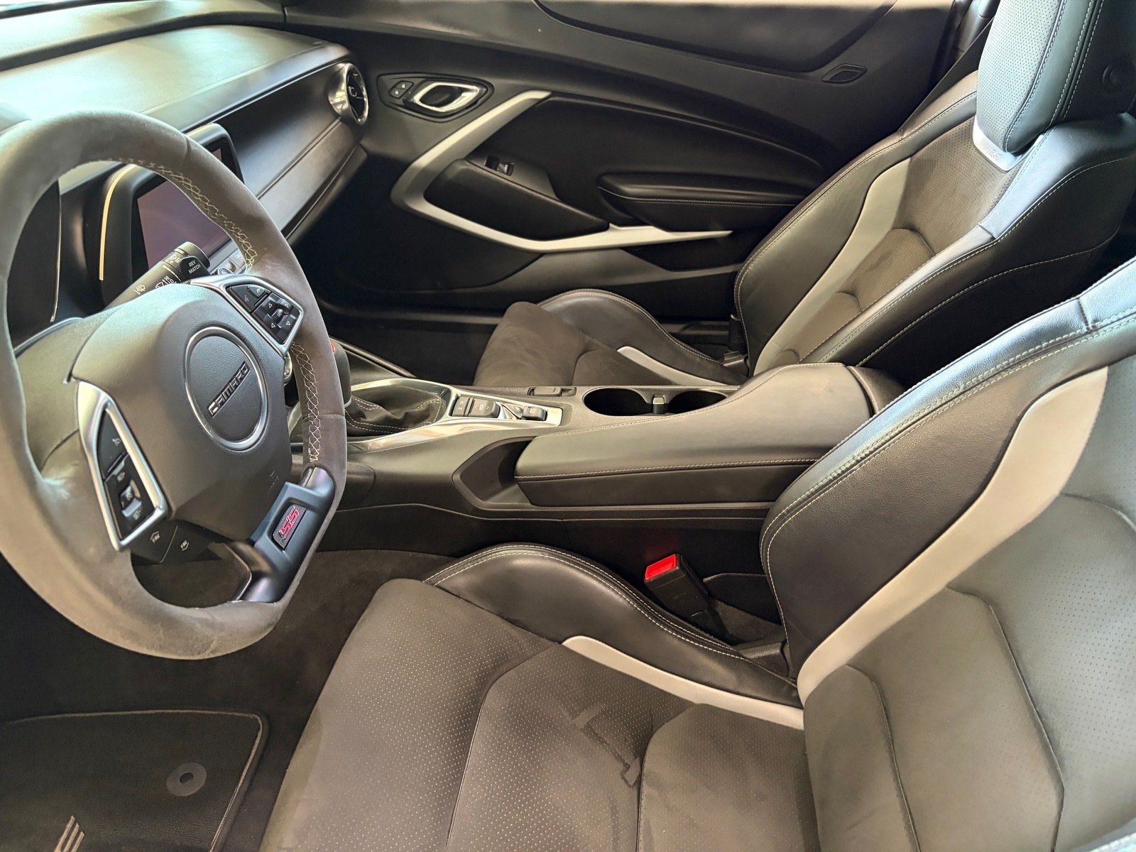 Used 2018 Chevrolet Camaro SS RWD image 14