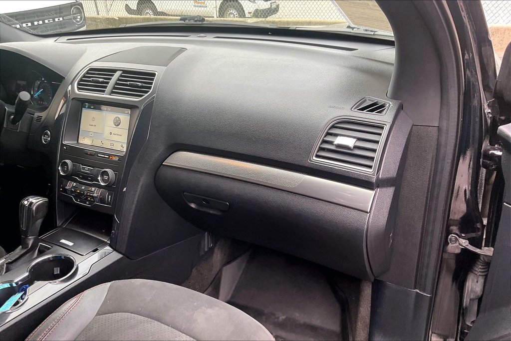 Used 2018 Ford Explorer XLT w/ Equipment Group 202A AWD/4WD image 15