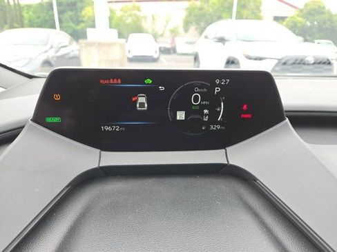 Used 2025 Toyota Prius LE FWD image 2