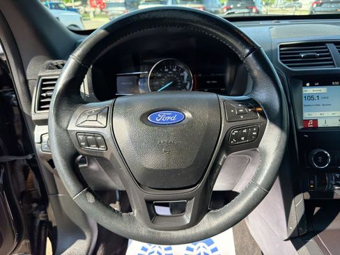 Used 2018 Ford Explorer XLT w/ Equipment Group 202A FWD image 29