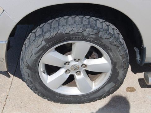 Used 2016 RAM 1500 Classic SLT w/ SLT Plus D←cor Group AWD/4WD image 12