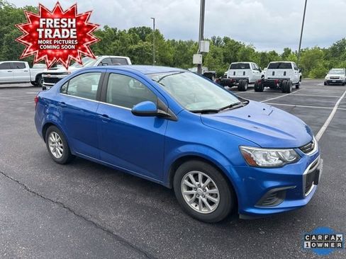 Used 2020 Chevrolet Sonic LT w/ Convenience Package FWD image 3