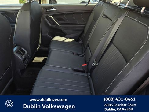 Used 2023 Volkswagen Tiguan SE w/ Panoramic Sunroof Package FWD image 11