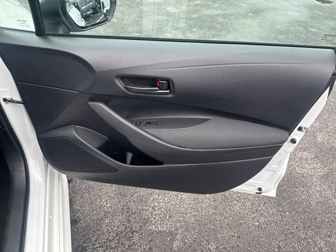 Used 2025 Toyota Corolla LE FWD image 28