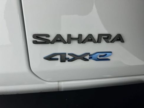 Used 2025 Jeep Wrangler Unlimited Sahara w/ Safety Group AWD/4WD image 32