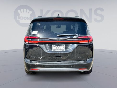 New 2026 Chrysler Pacifica Limited w/ S Appearance Package image 5