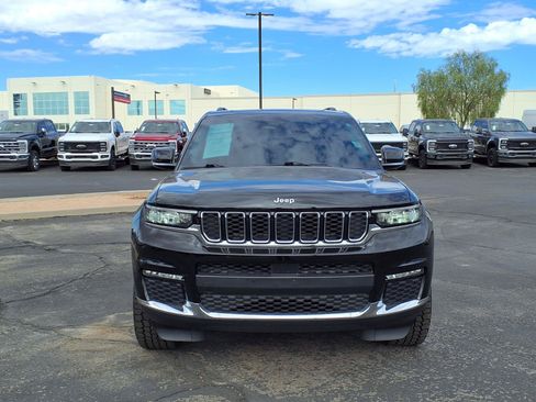 Used 2022 Jeep Grand Cherokee L Limited AWD/4WD image 2